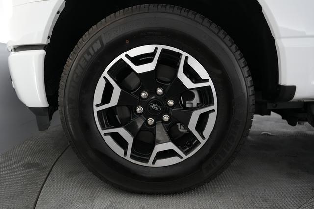 2023 Ford F-150 Lightning — photo 9 of 18