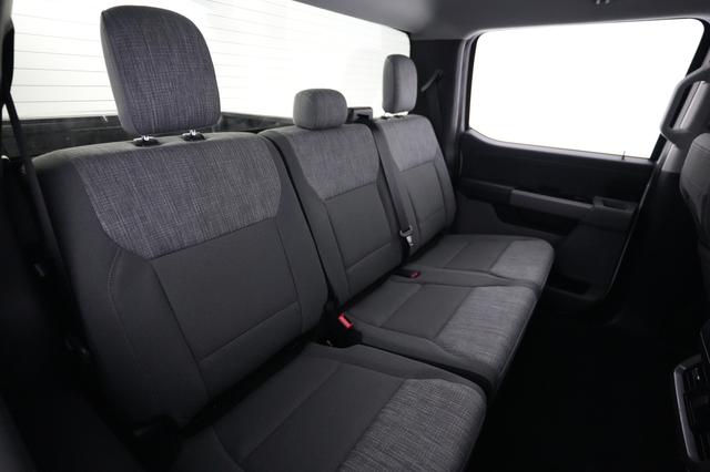2023 Ford F-150 Lightning — photo 4 of 19