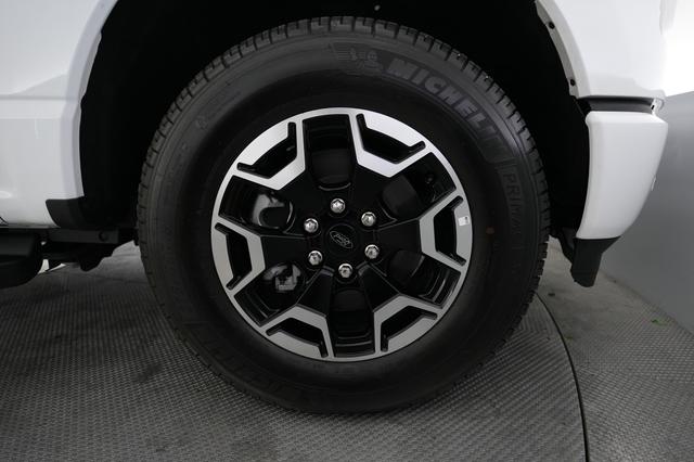 2023 Ford F-150 Lightning — photo 10 of 19