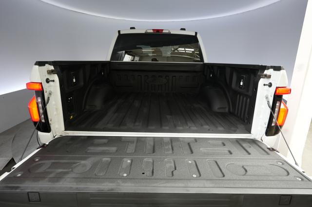 2023 Ford F-150 Lightning — photo 6 of 19
