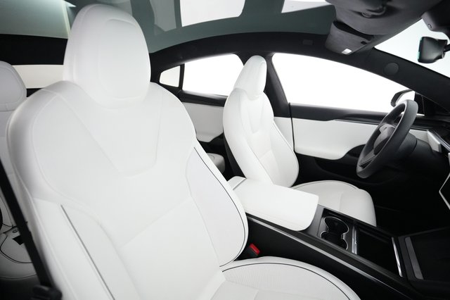 2023 Tesla Model S — photo 18 of 22