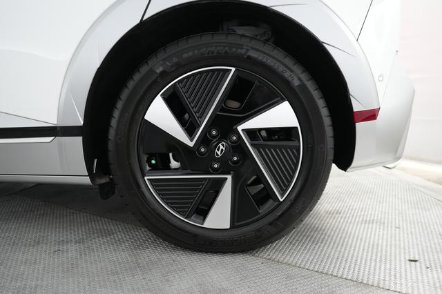 2026 Hyundai IONIQ 5 — photo 7 of 21