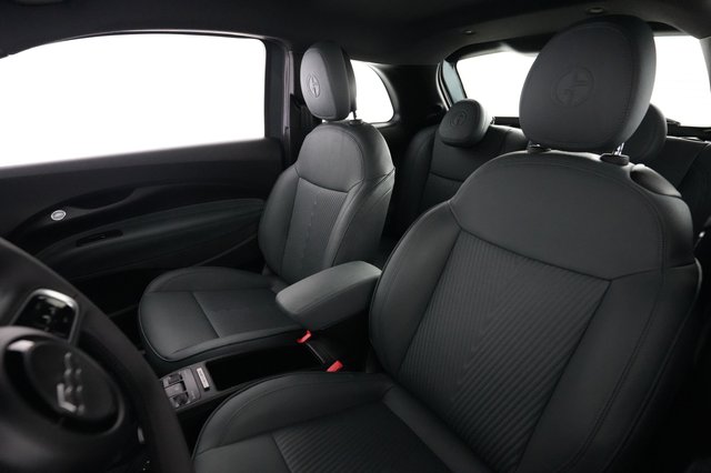 2025 Fiat 500e — photo 3 of 24