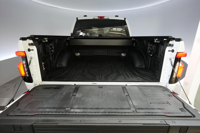 2025 Ford F-150 Lightning — photo 6 of 15