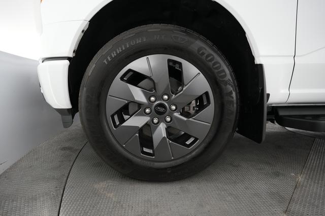 2025 Ford F-150 Lightning — photo 9 of 15