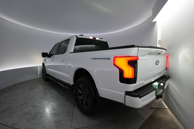 2025 Ford F-150 Lightning — photo 2 of 15