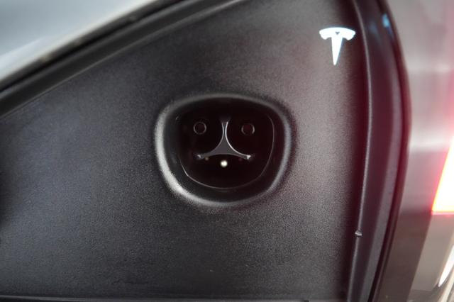 2026 Tesla Model S — photo 8 of 22