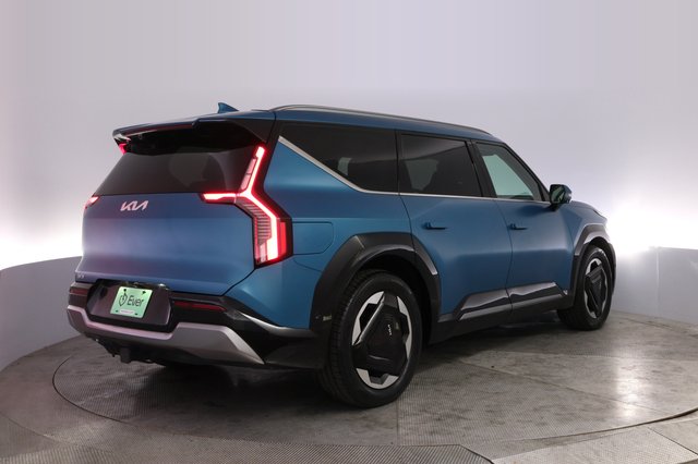 2024 Kia EV9 — photo 2 of 24