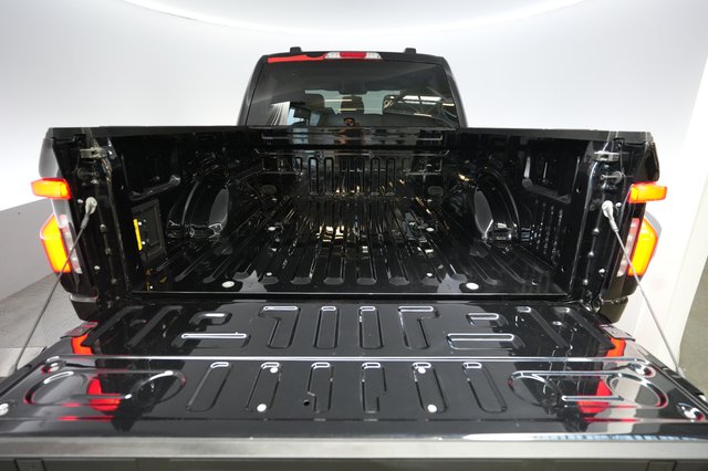 2022 Ford F-150 Lightning — photo 6 of 15