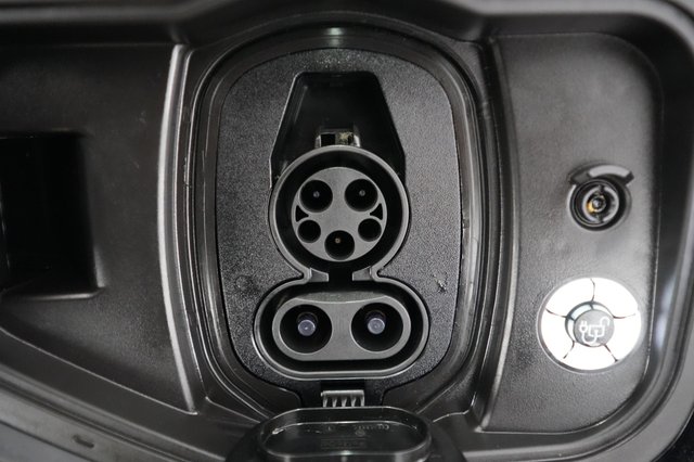 2022 Ford F-150 Lightning — photo 8 of 15