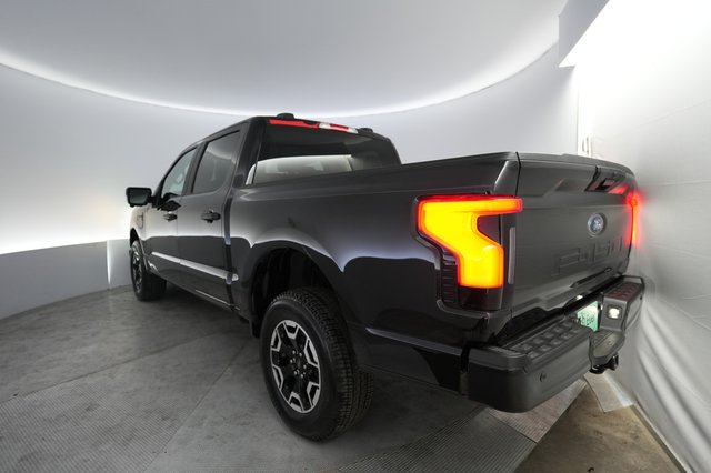 2022 Ford F-150 Lightning — photo 2 of 15