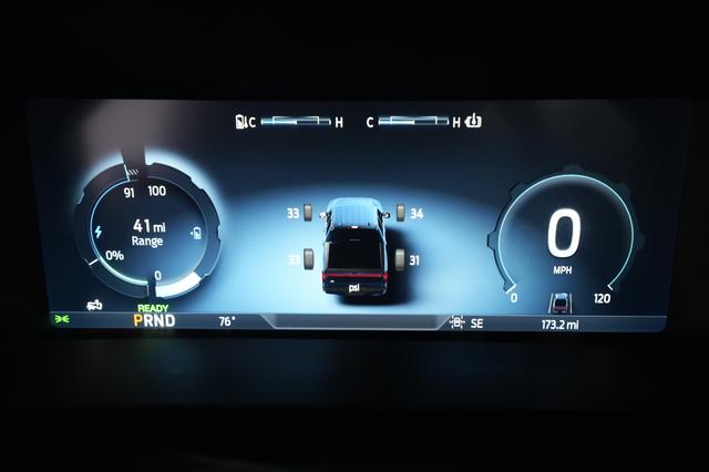 2022 Ford F-150 Lightning — photo 5 of 15