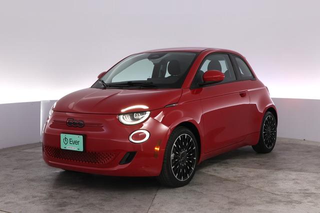 2024 Fiat 500e — VIN ZFAFFAA45RX204496