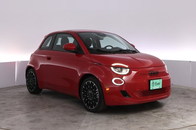 2024 Fiat 500e — photo 10 of 23
