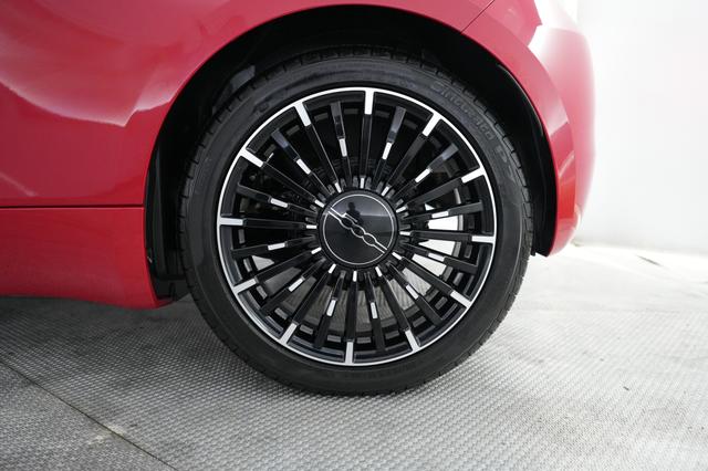 2024 Fiat 500e — photo 7 of 23