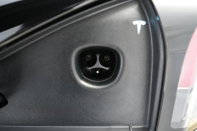 2026 Tesla Model S — photo 8 of 26