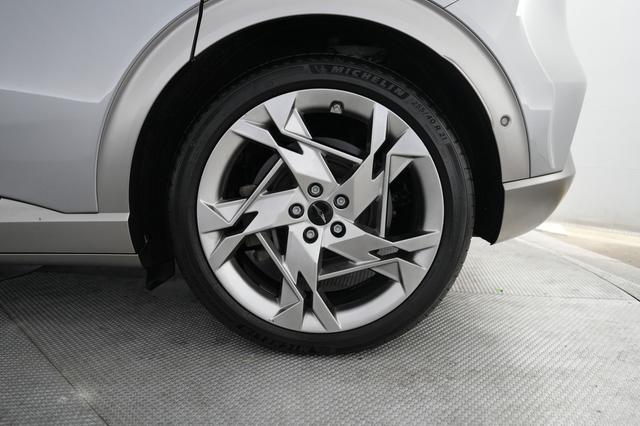 2023 Genesis GV60 — photo 7 of 25