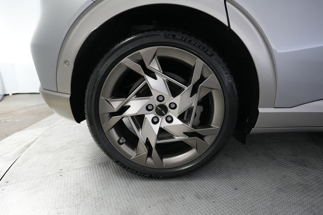 2023 Genesis GV60 — photo 17 of 25