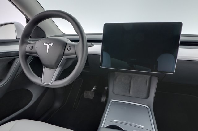 2023 Tesla Model Y — photo 20 of 24