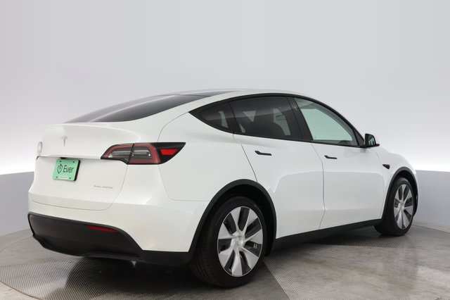 2023 Tesla Model Y — photo 2 of 24