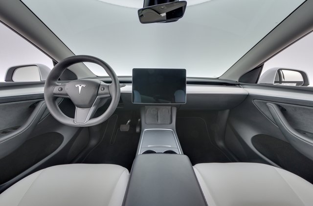 2023 Tesla Model Y — photo 21 of 24