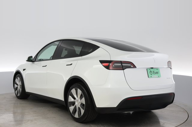 2023 Tesla Model Y — photo 13 of 24