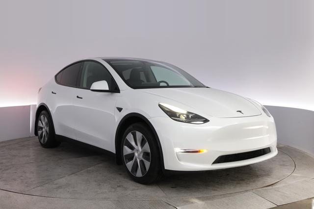 2023 Tesla Model Y — photo 10 of 21