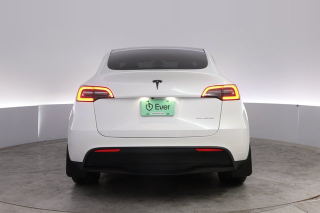 2023 Tesla Model Y — photo 12 of 21