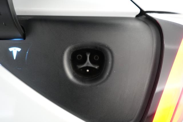 2023 Tesla Model Y — photo 8 of 21