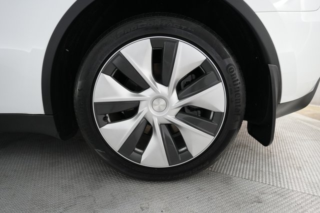 2023 Tesla Model Y — photo 7 of 21