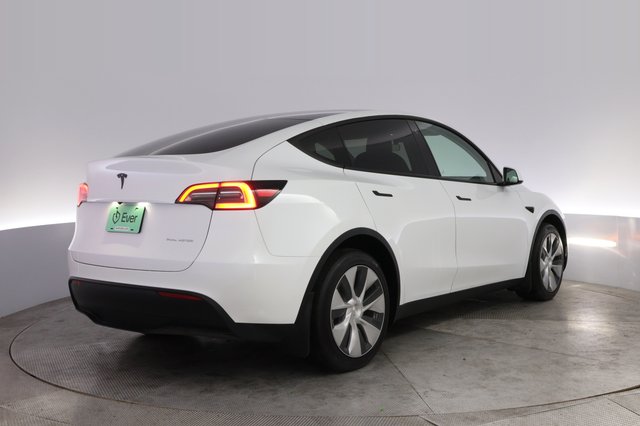 2023 Tesla Model Y — photo 2 of 21