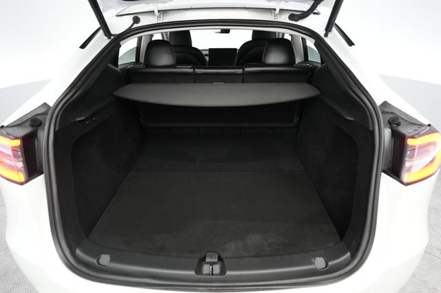 2023 Tesla Model Y — photo 6 of 21
