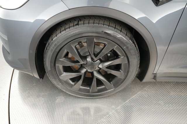 2022 Tesla Model X — photo 14 of 21