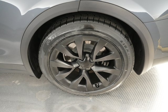 2022 Tesla Model X — photo 15 of 21