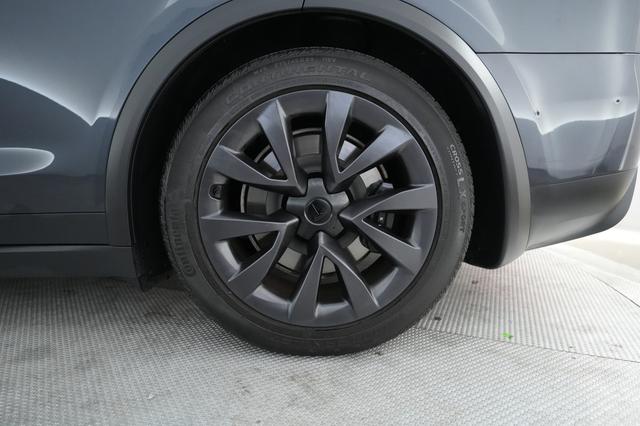 2024 Tesla Model X — photo 7 of 24