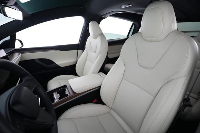 2024 Tesla Model X — photo 3 of 24