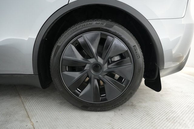 2024 Tesla Model Y — photo 7 of 26