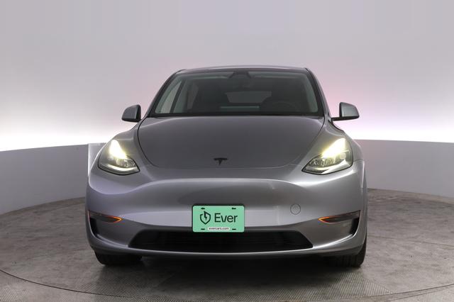 2024 Tesla Model Y — photo 9 of 26