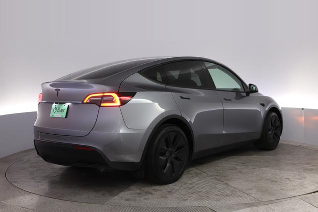 2024 Tesla Model Y — photo 2 of 26