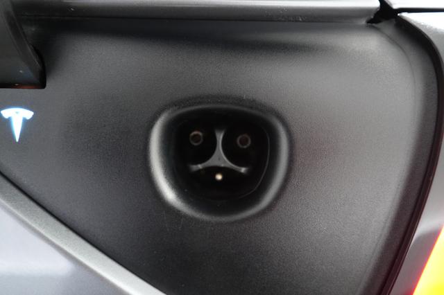 2024 Tesla Model Y — photo 8 of 26