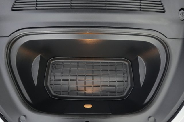 2024 Tesla Model Y — photo 23 of 26