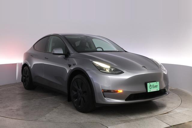 2024 Tesla Model Y — photo 10 of 26