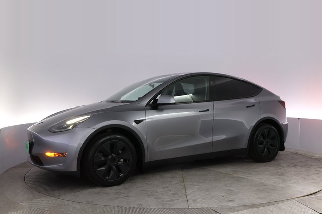2024 Tesla Model Y — photo 14 of 26