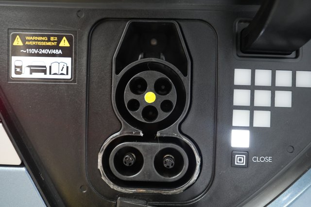 2024 Hyundai IONIQ 5 — photo 8 of 25