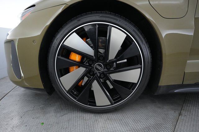 2022 Audi RS e-tron GT — photo 15 of 25