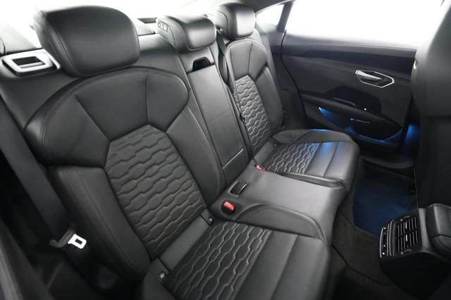 2022 Audi RS e-tron GT — photo 4 of 25