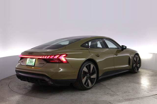 2022 Audi RS e-tron GT — photo 2 of 25
