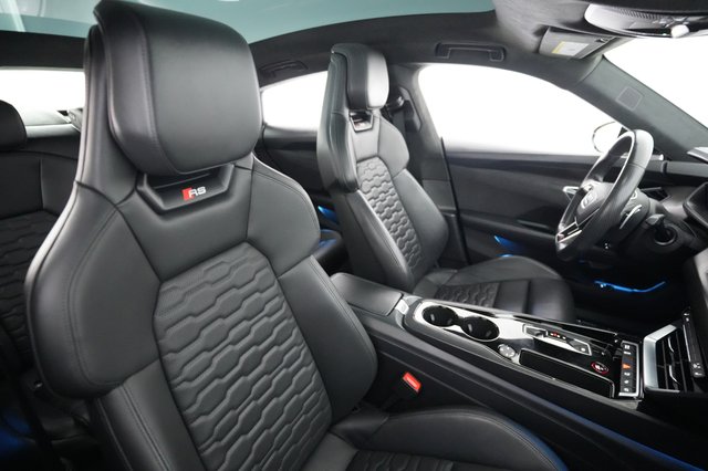 2022 Audi RS e-tron GT — photo 18 of 25