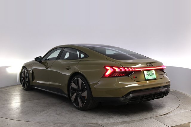 2022 Audi RS e-tron GT — photo 13 of 25