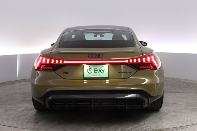 2022 Audi RS e-tron GT — photo 12 of 25
